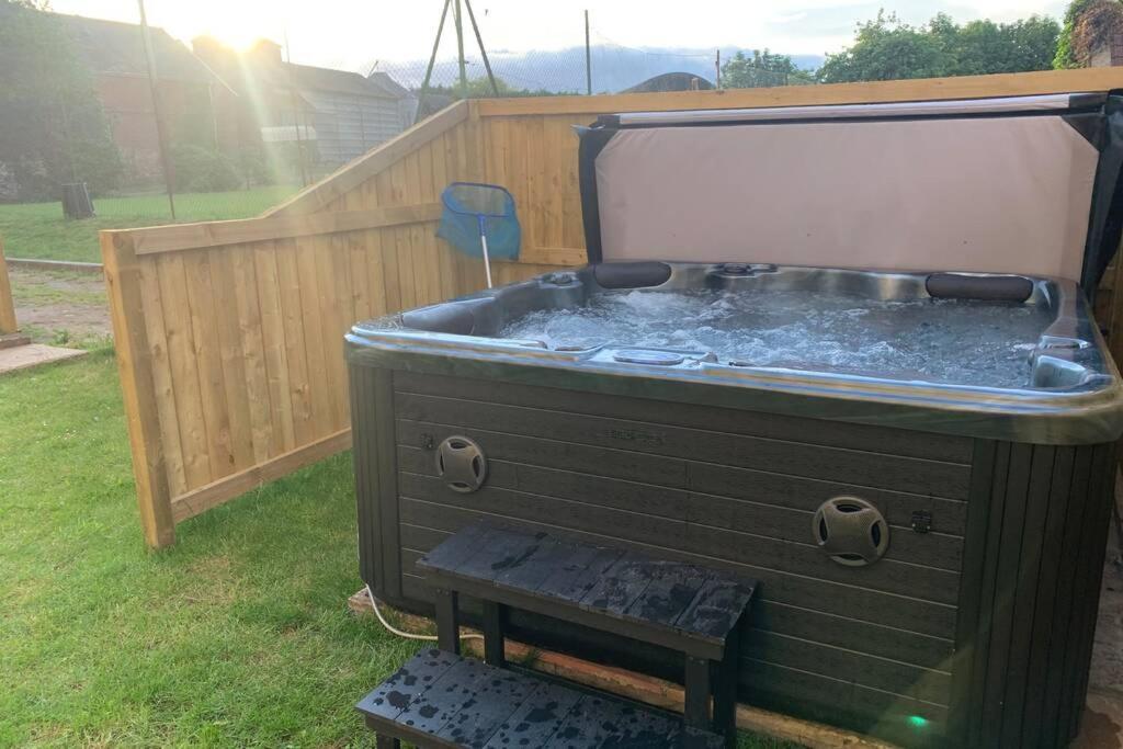 Durston Countryside Annexe, With Hottub, Sleeps Up To 4 아파트 외부 사진